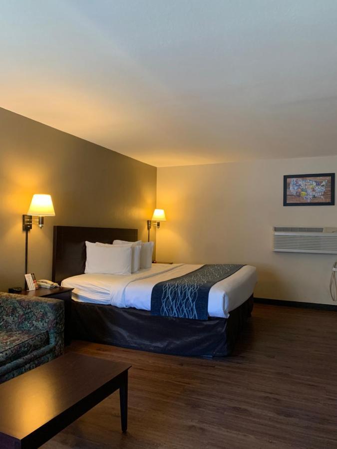 Economy Inn & Suites 汉尼拔 外观 照片