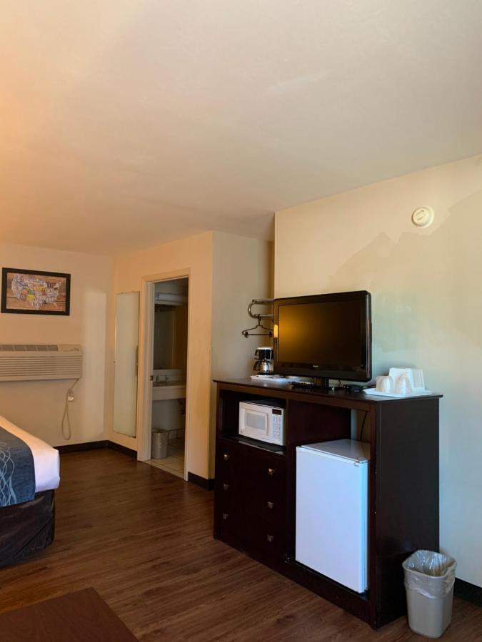Economy Inn & Suites 汉尼拔 外观 照片