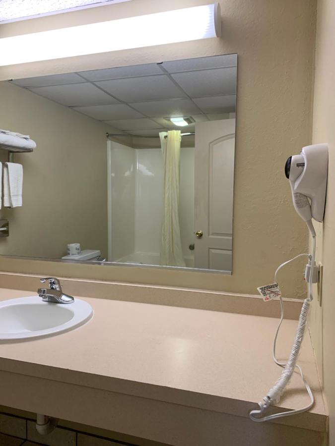 Economy Inn & Suites 汉尼拔 外观 照片