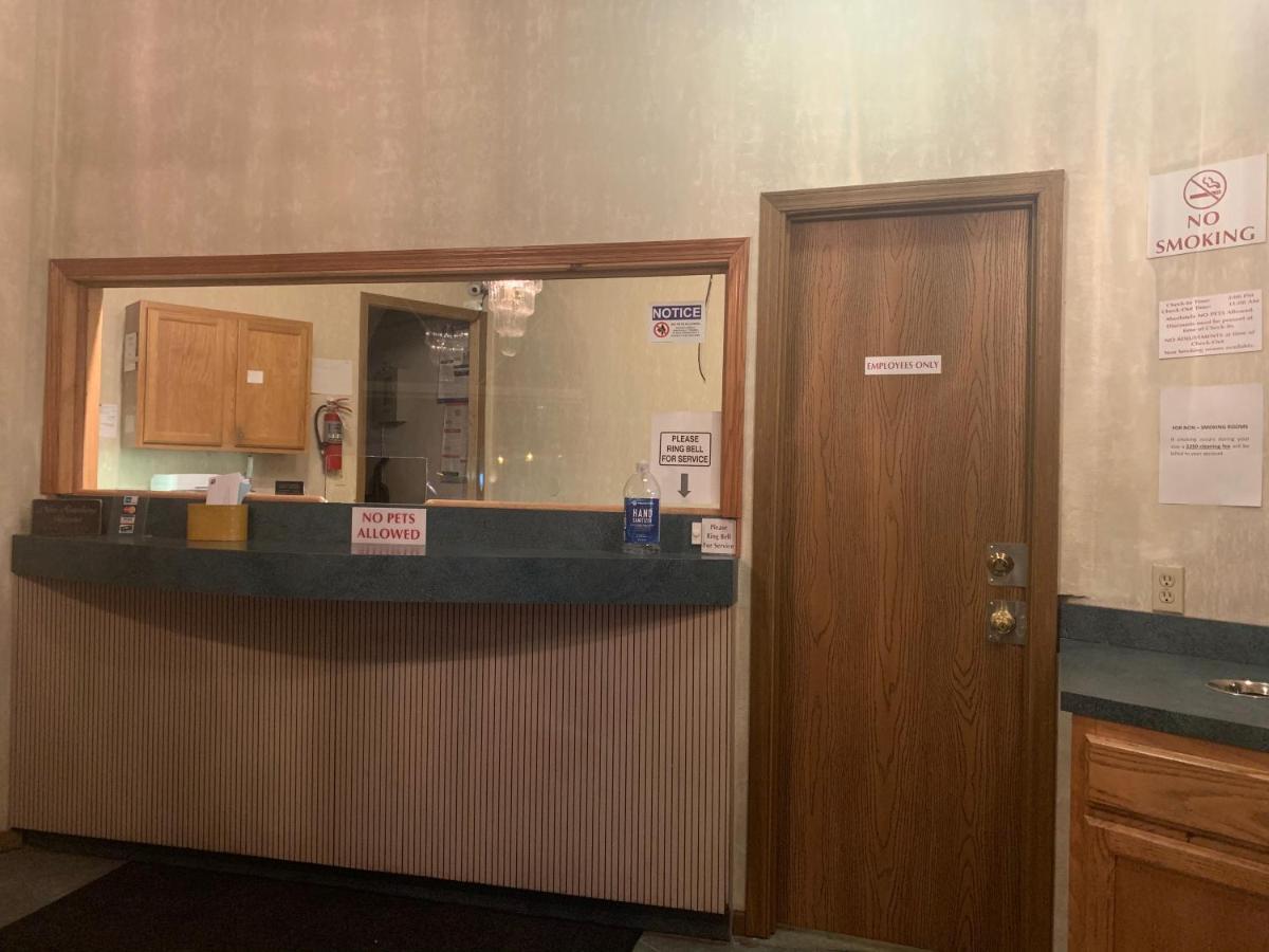 Economy Inn & Suites 汉尼拔 外观 照片