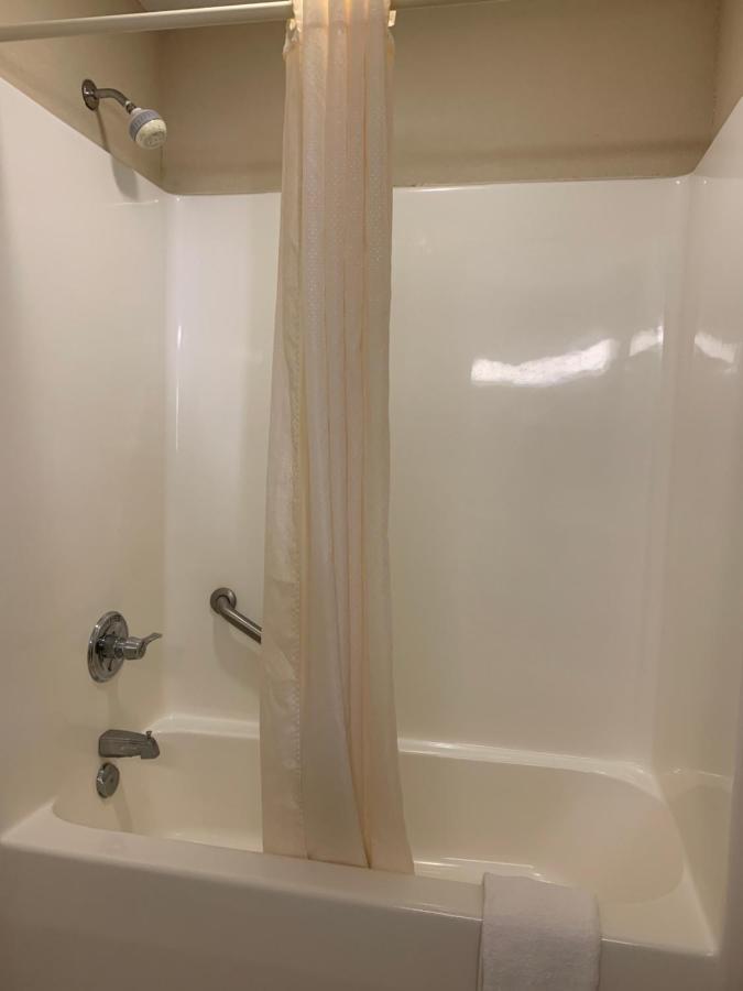 Economy Inn & Suites 汉尼拔 外观 照片