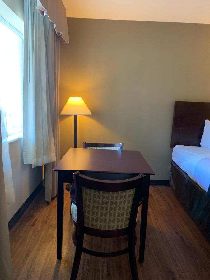 Economy Inn & Suites 汉尼拔 外观 照片