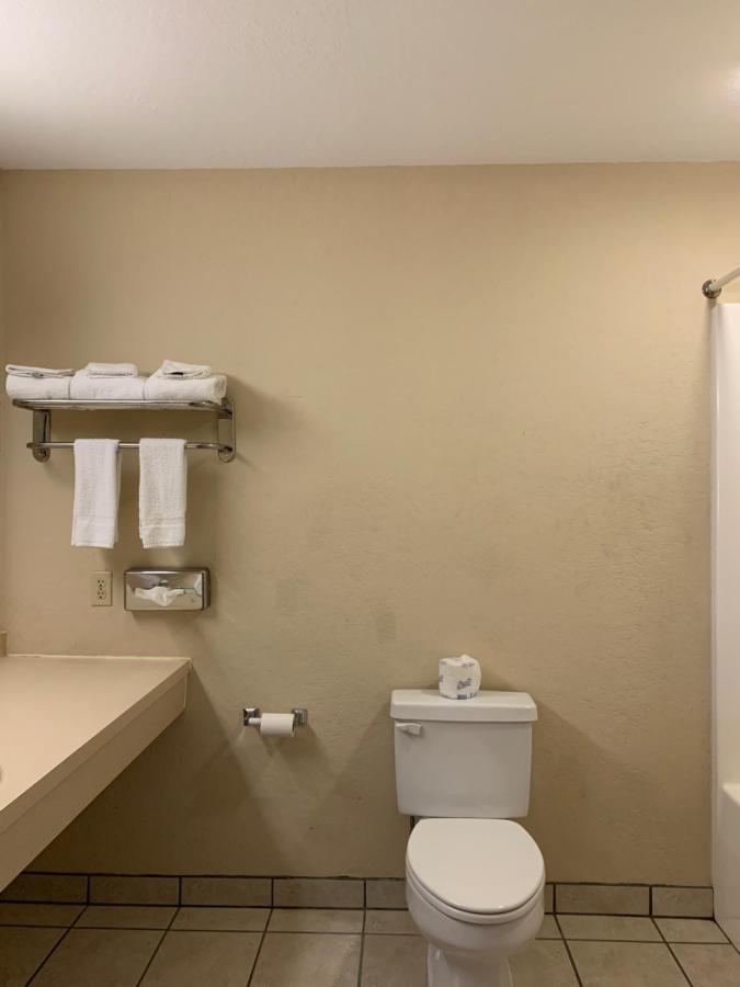 Economy Inn & Suites 汉尼拔 外观 照片