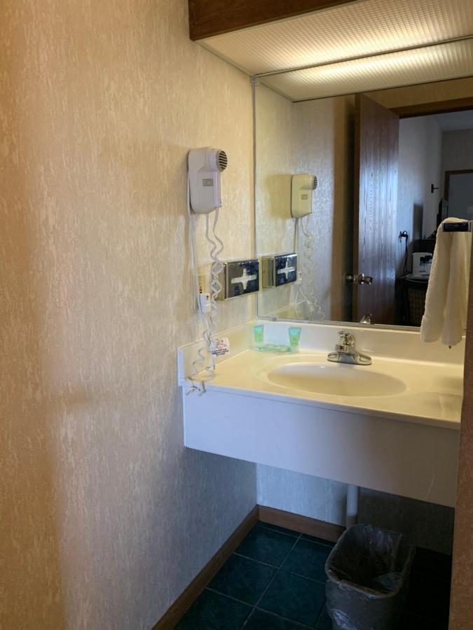 Economy Inn & Suites 汉尼拔 外观 照片