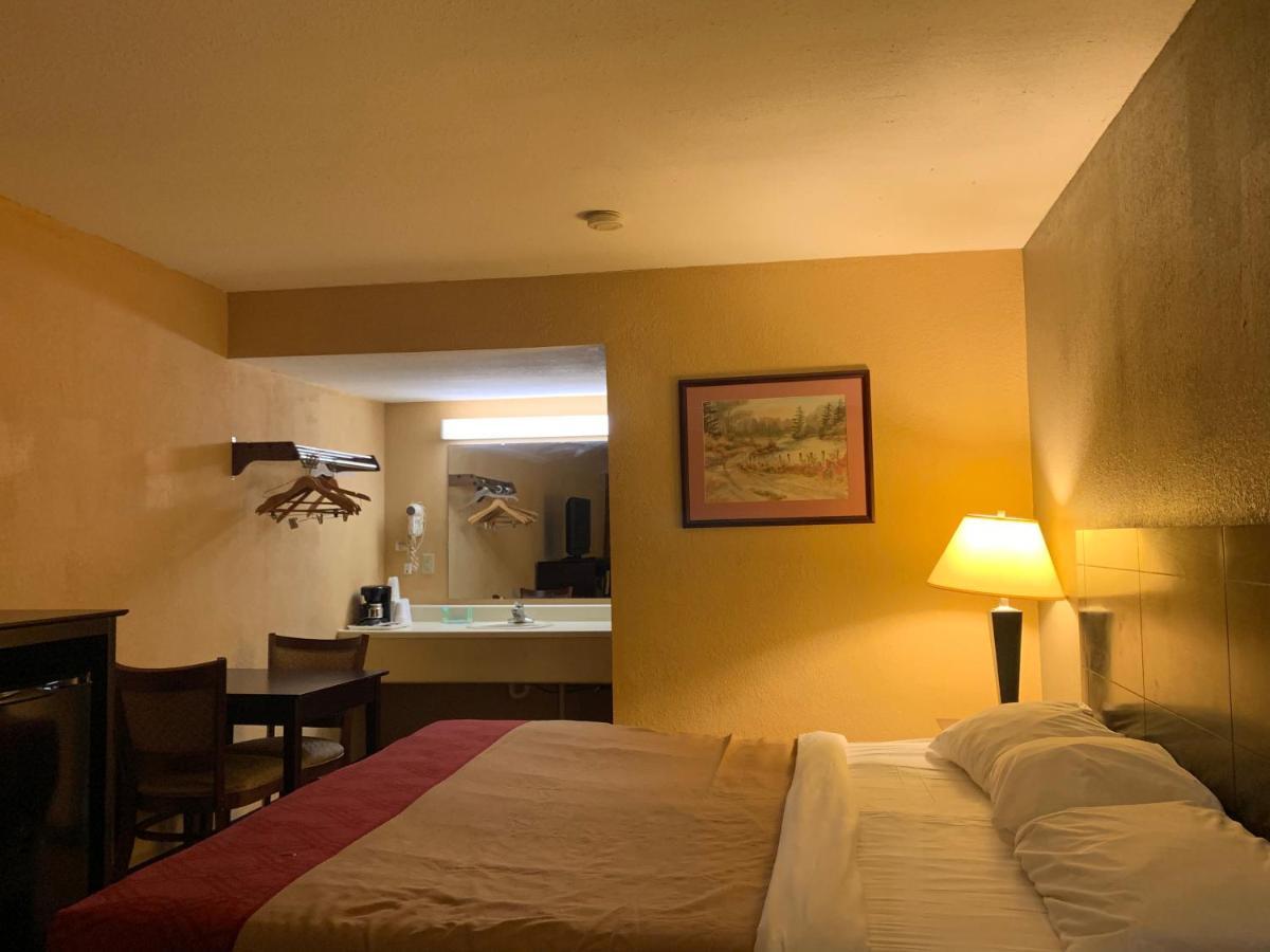 Economy Inn & Suites 汉尼拔 外观 照片